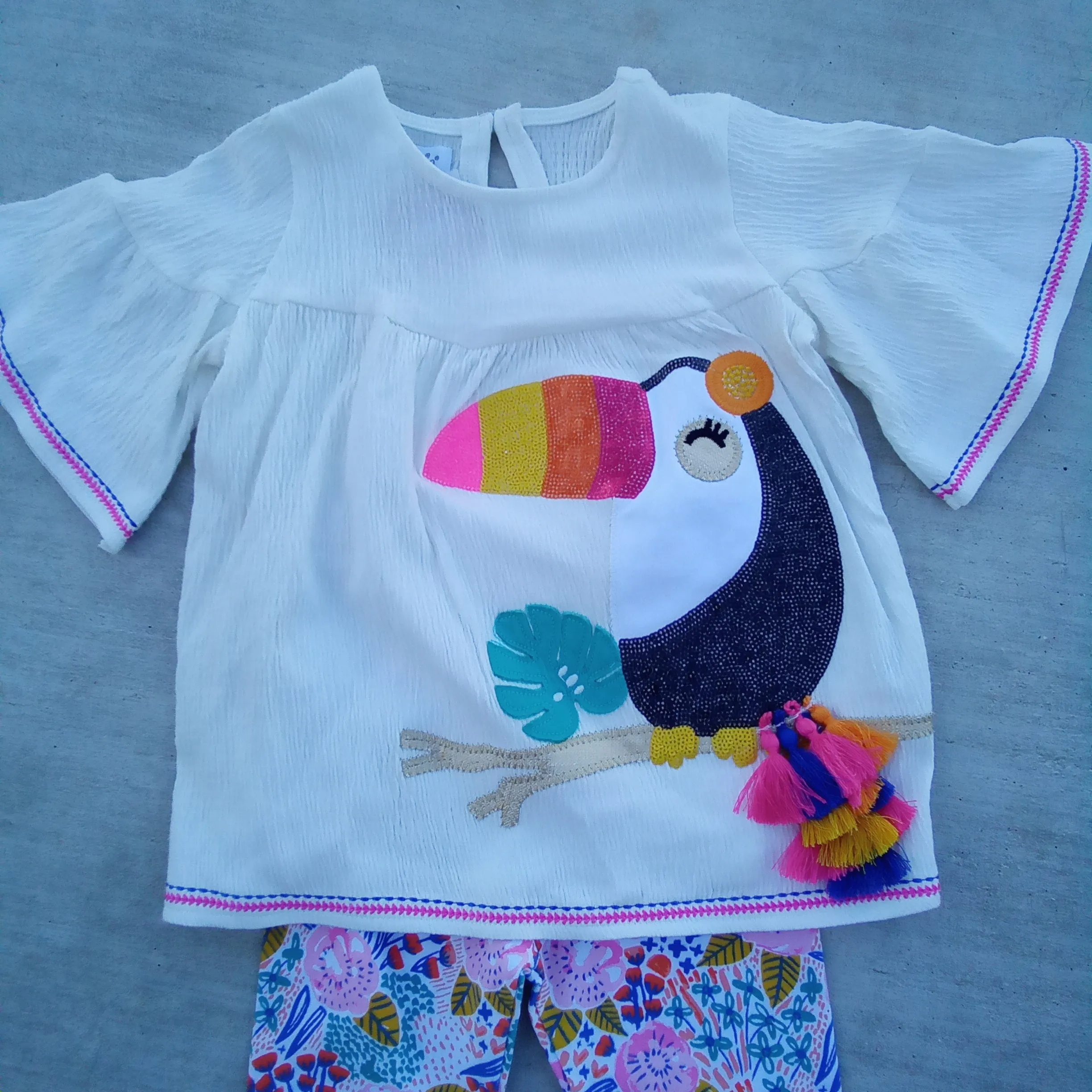 Toucan Bell Sleeve Tunic Capri Set