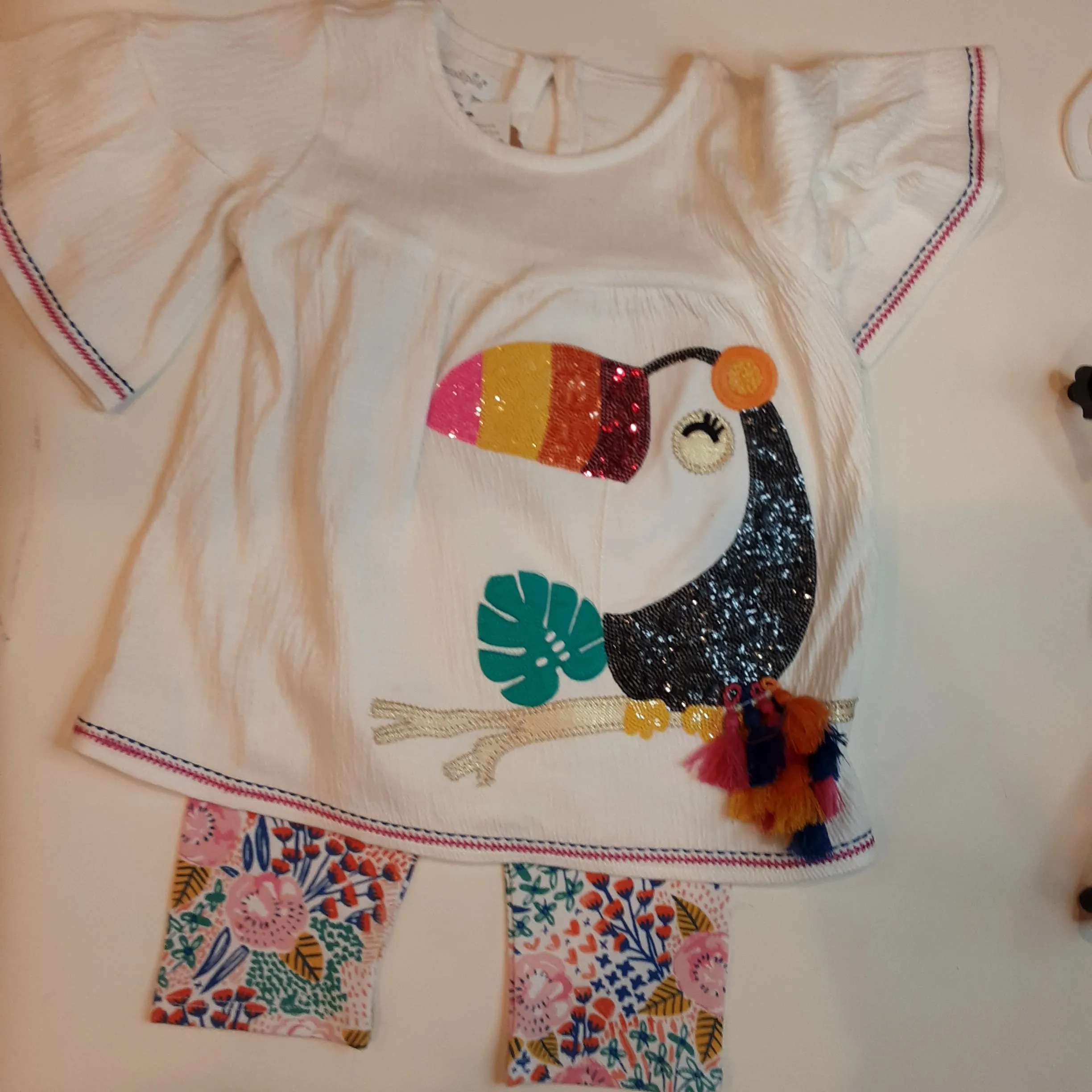 Toucan Bell Sleeve Tunic Capri Set