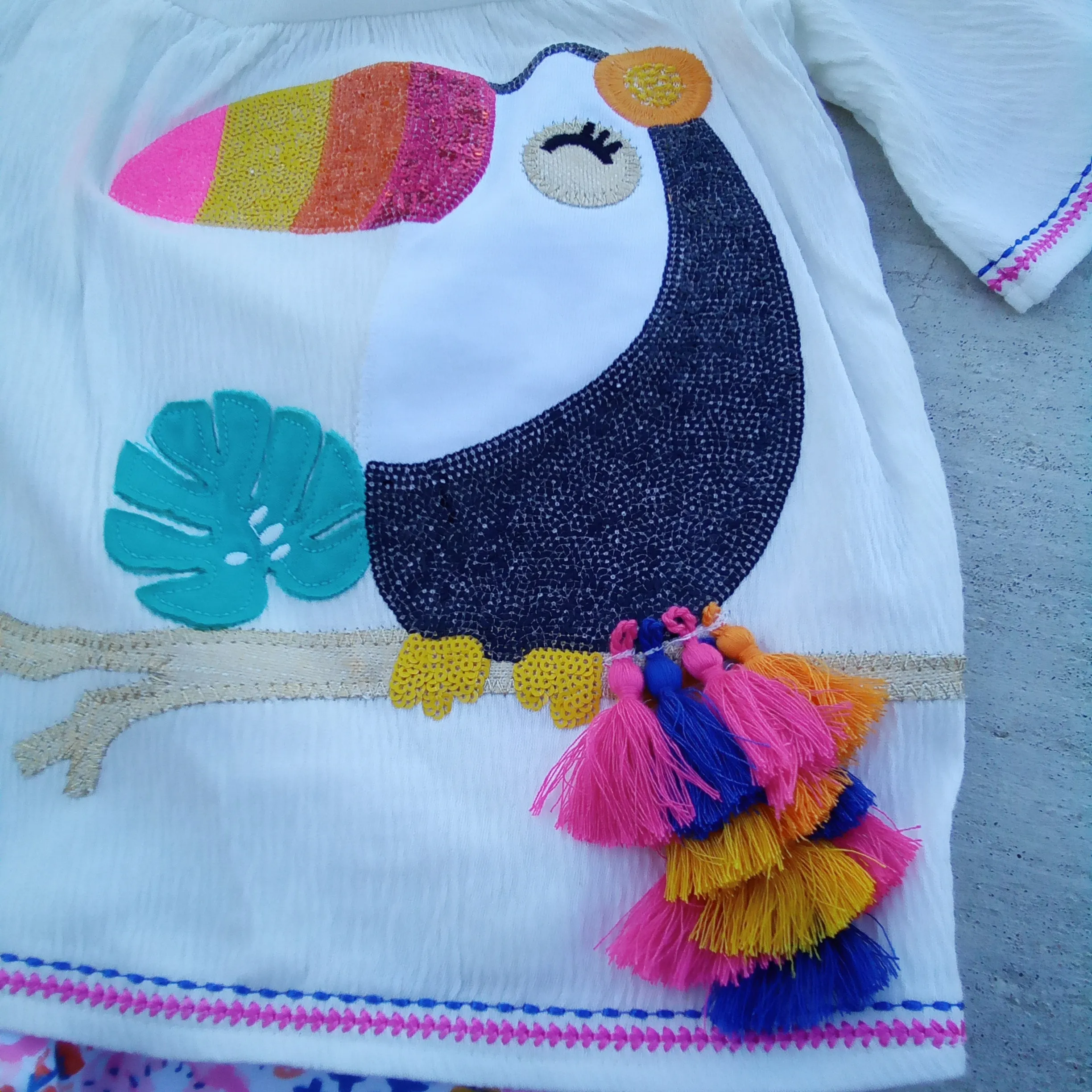 Toucan Bell Sleeve Tunic Capri Set
