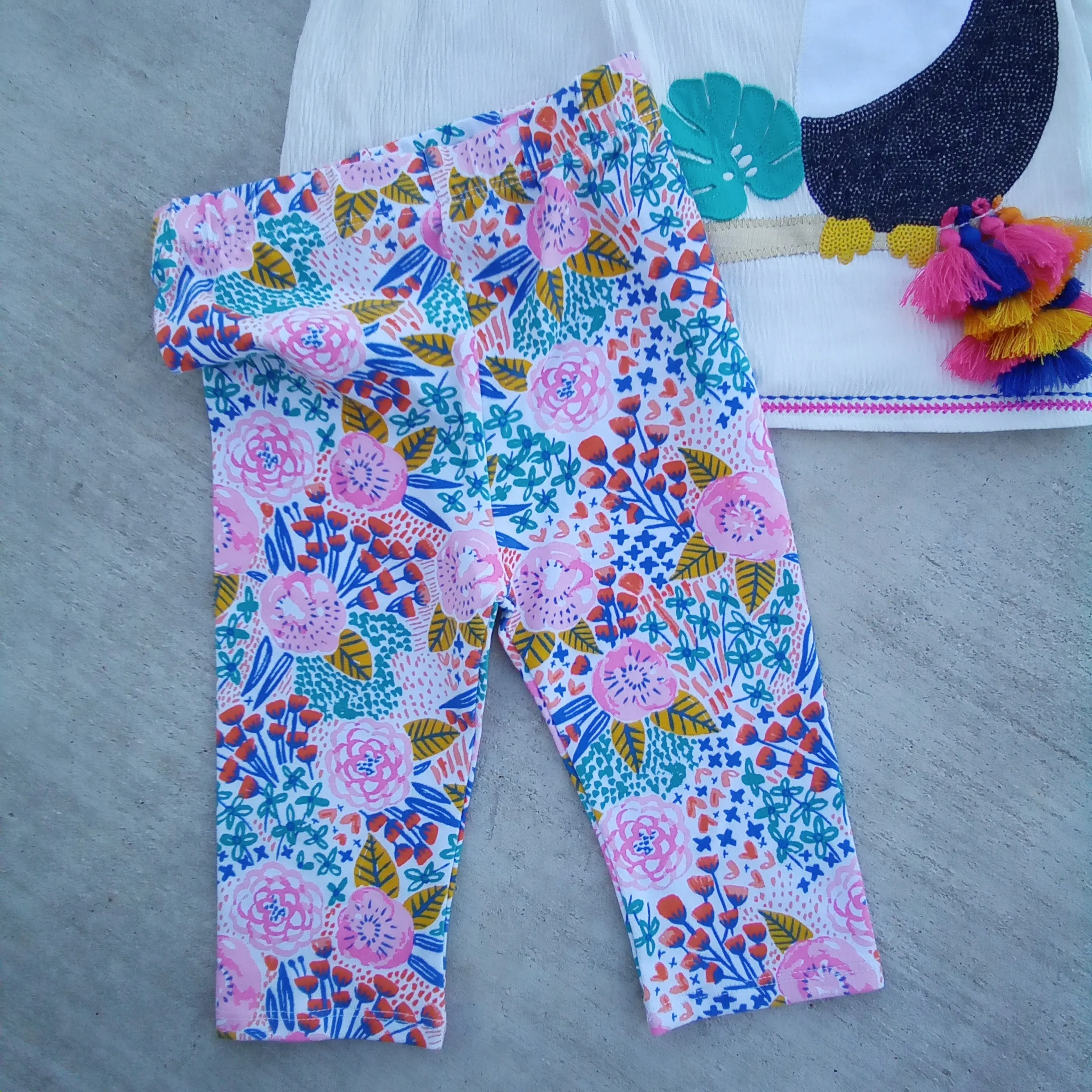Toucan Bell Sleeve Tunic Capri Set