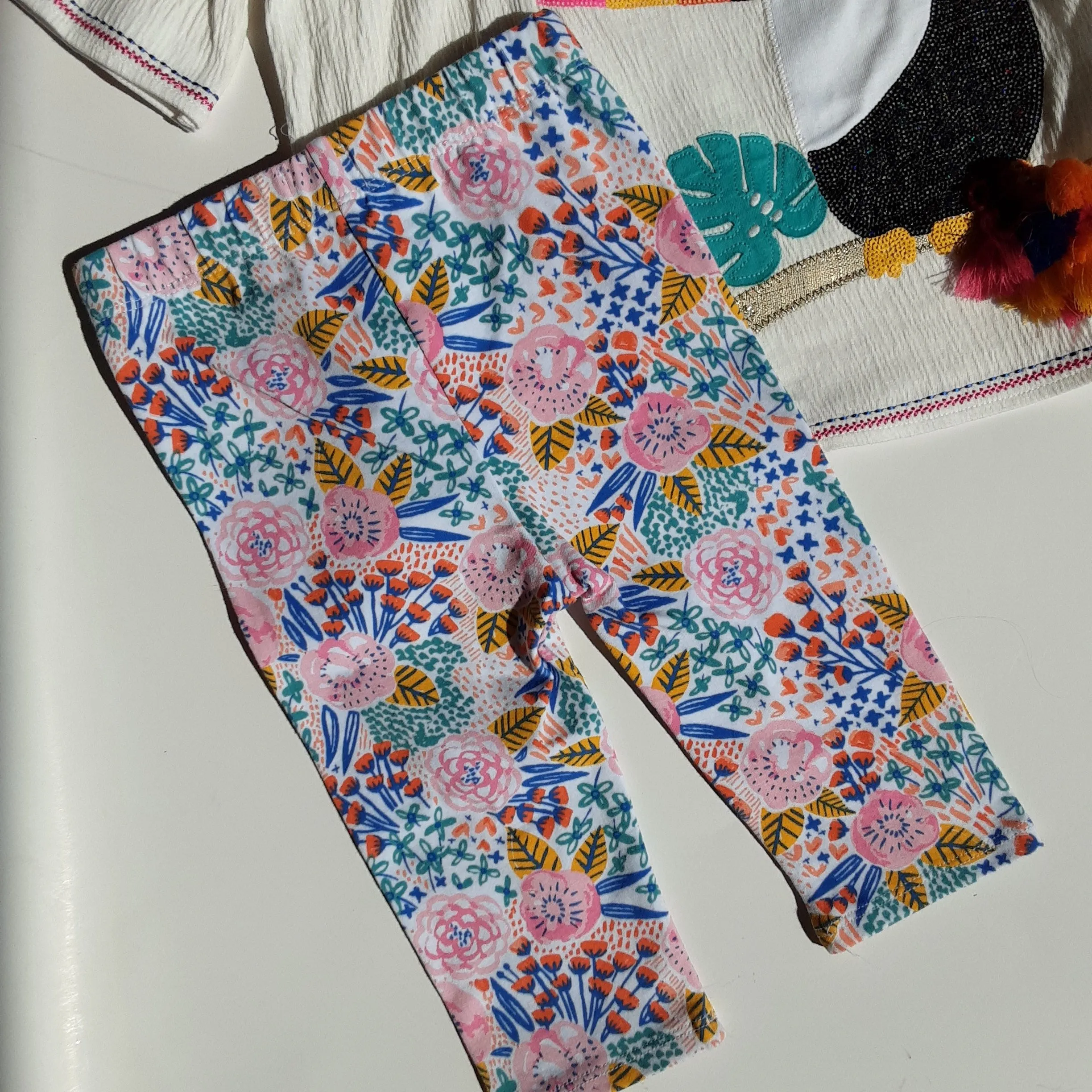 Toucan Bell Sleeve Tunic Capri Set