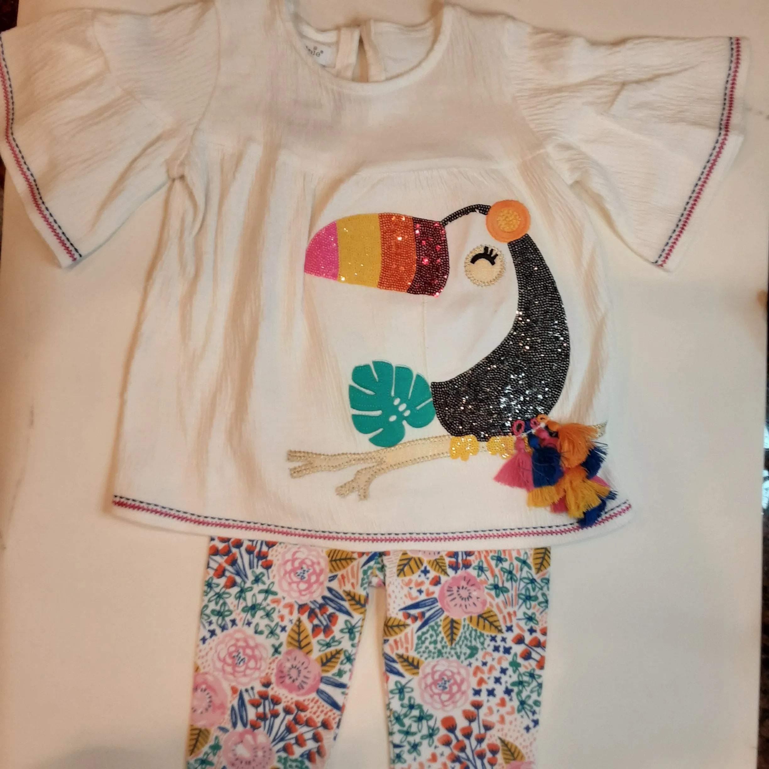 Toucan Bell Sleeve Tunic Capri Set