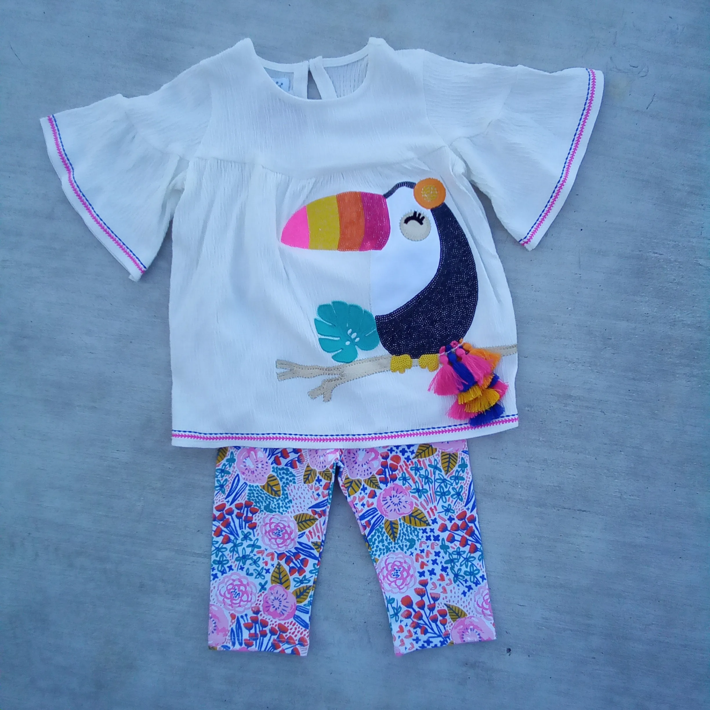 Toucan Bell Sleeve Tunic Capri Set
