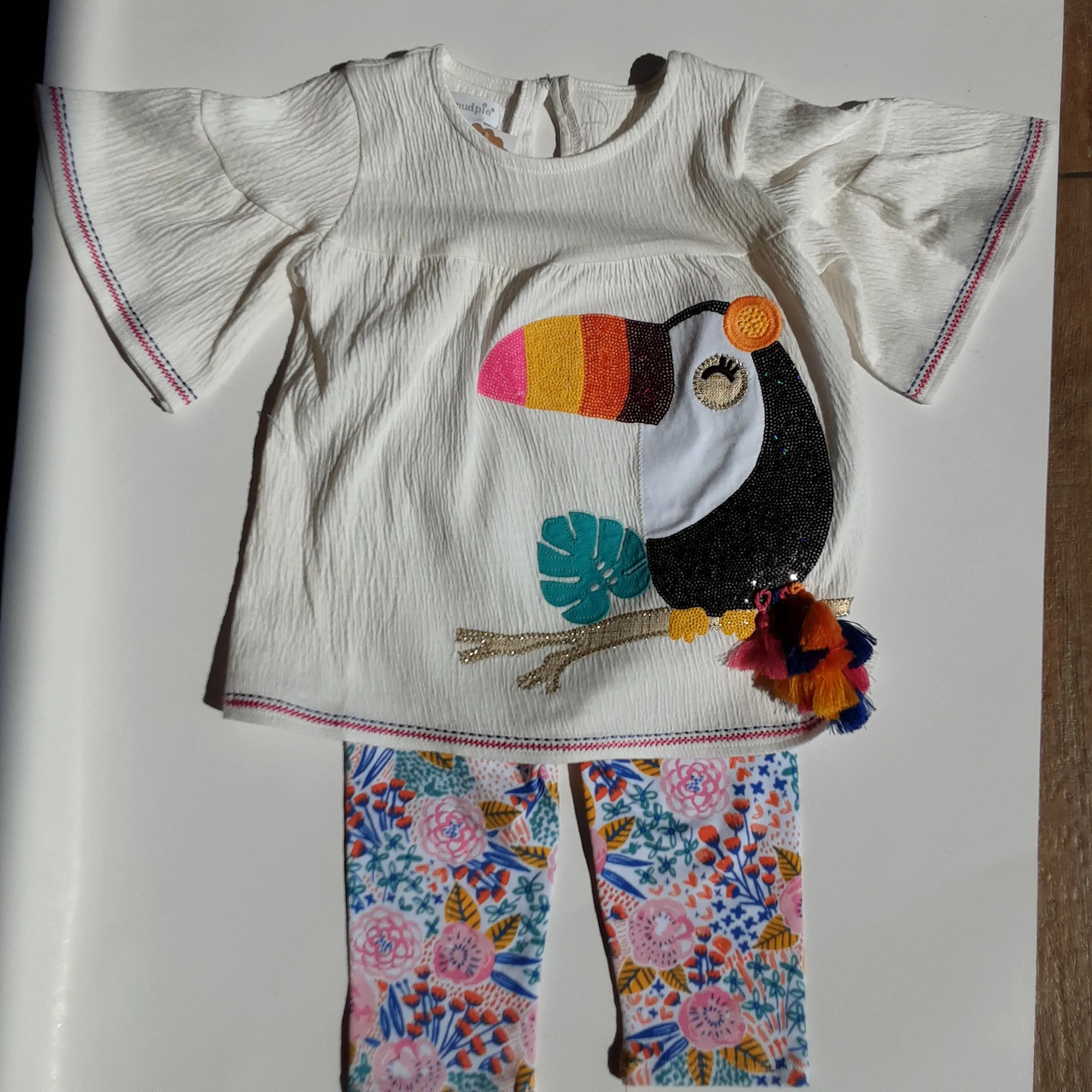 Toucan Bell Sleeve Tunic Capri Set