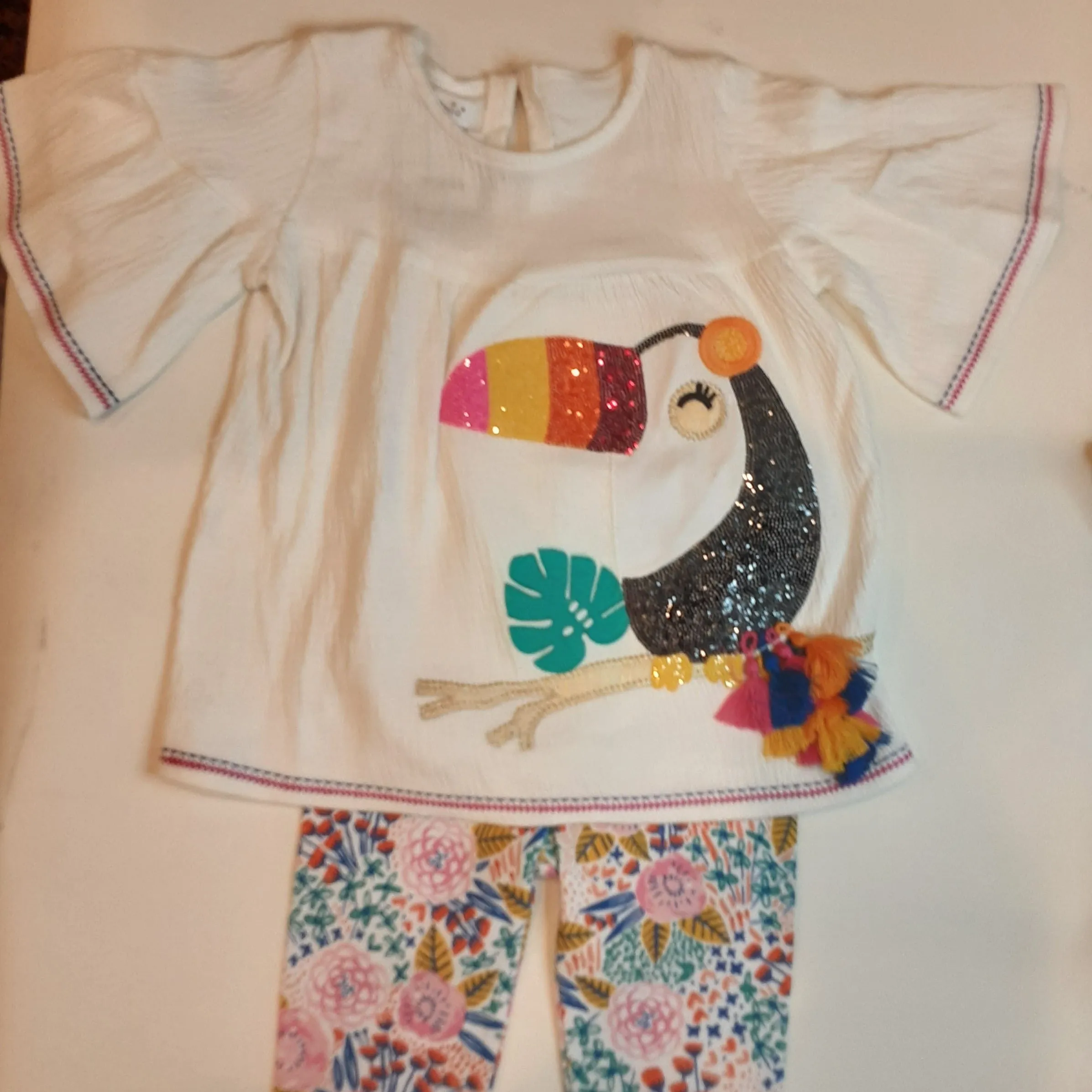 Toucan Bell Sleeve Tunic Capri Set