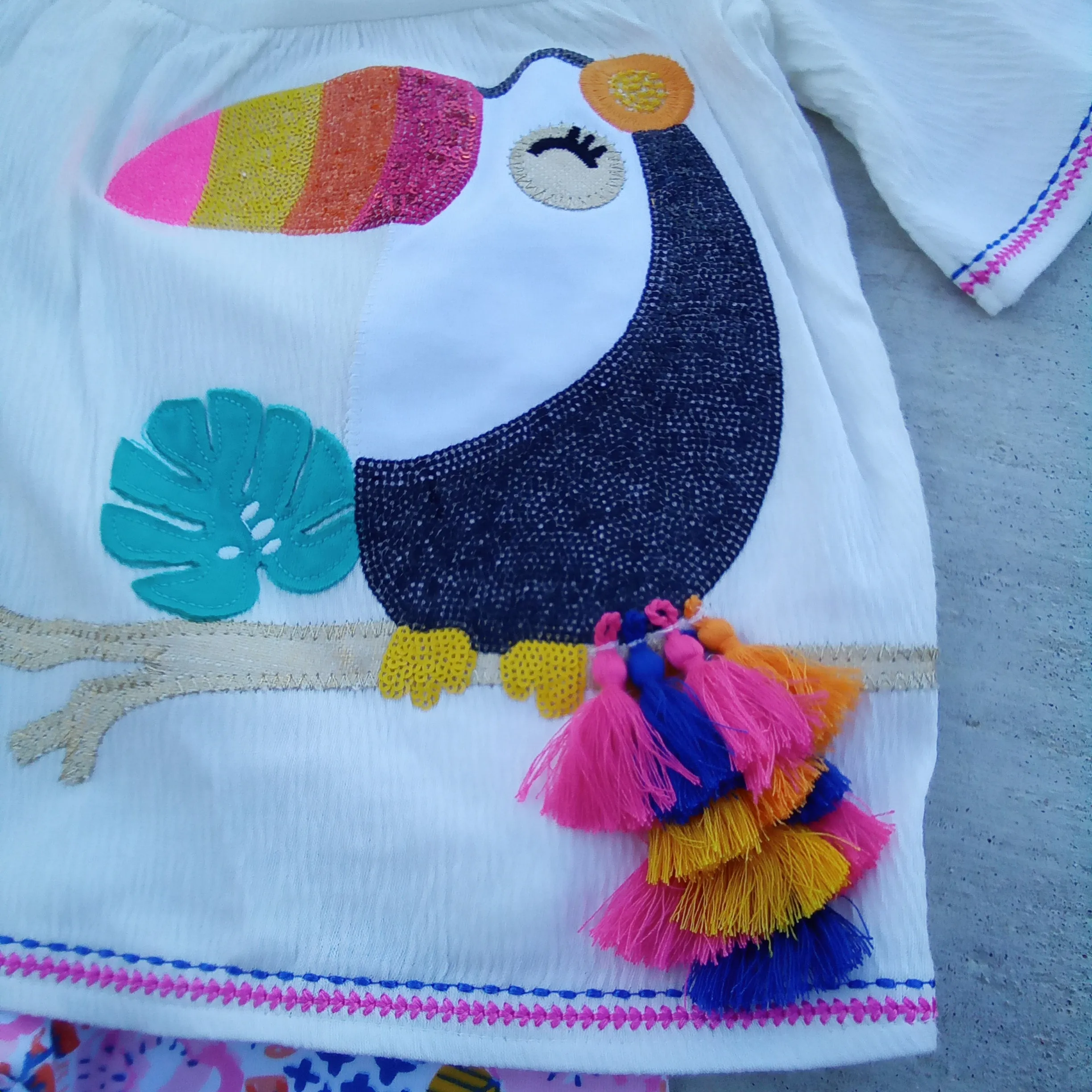 Toucan Bell Sleeve Tunic Capri Set