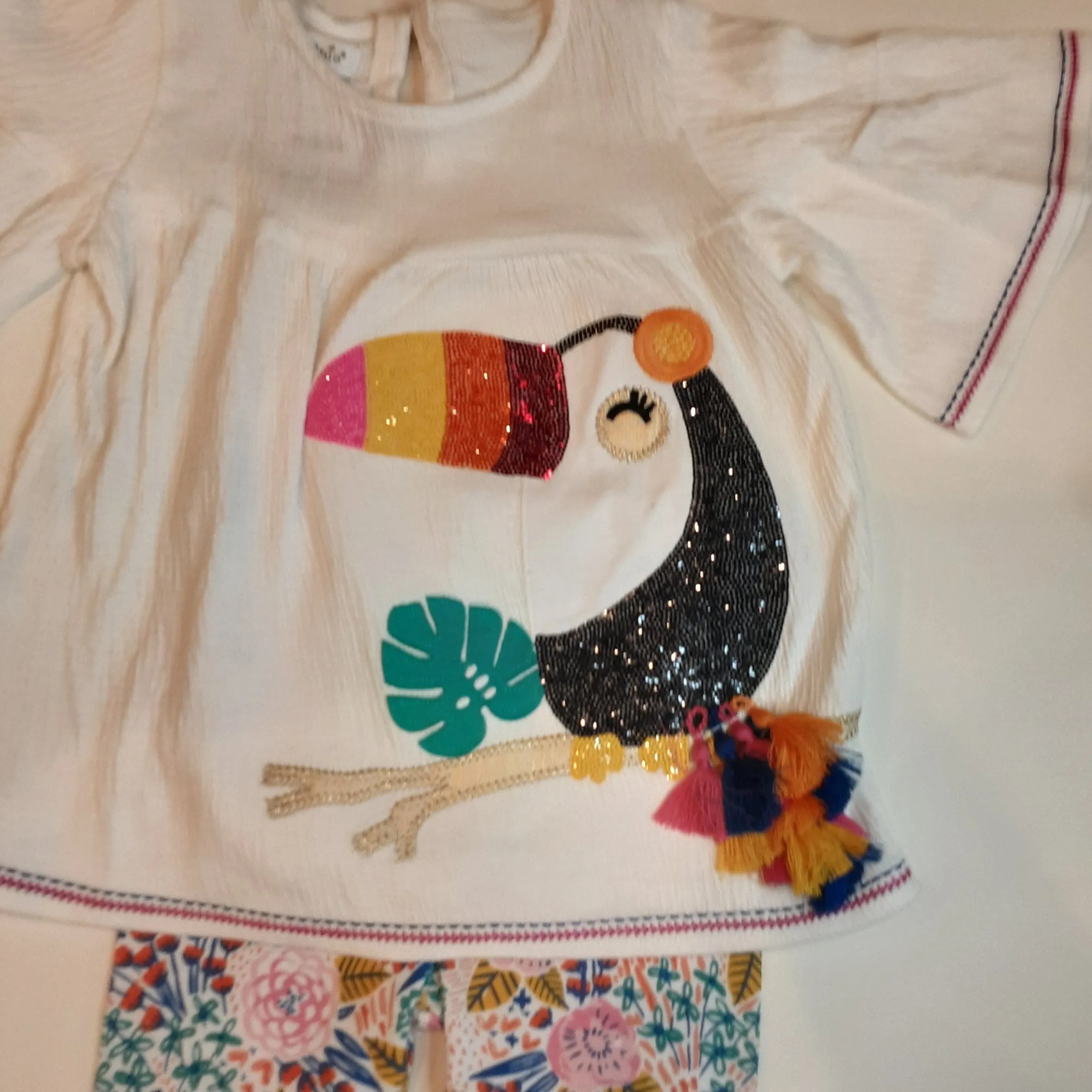 Toucan Bell Sleeve Tunic Capri Set