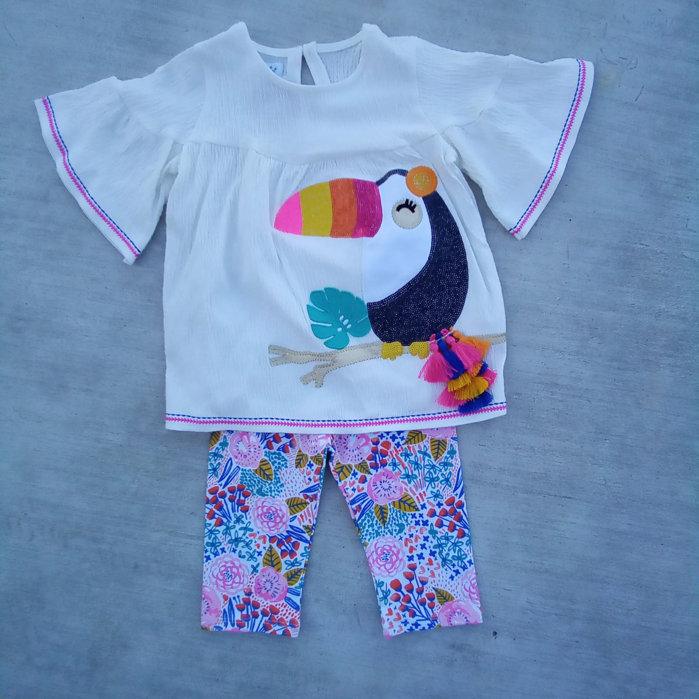 Toucan Bell Sleeve Tunic Capri Set