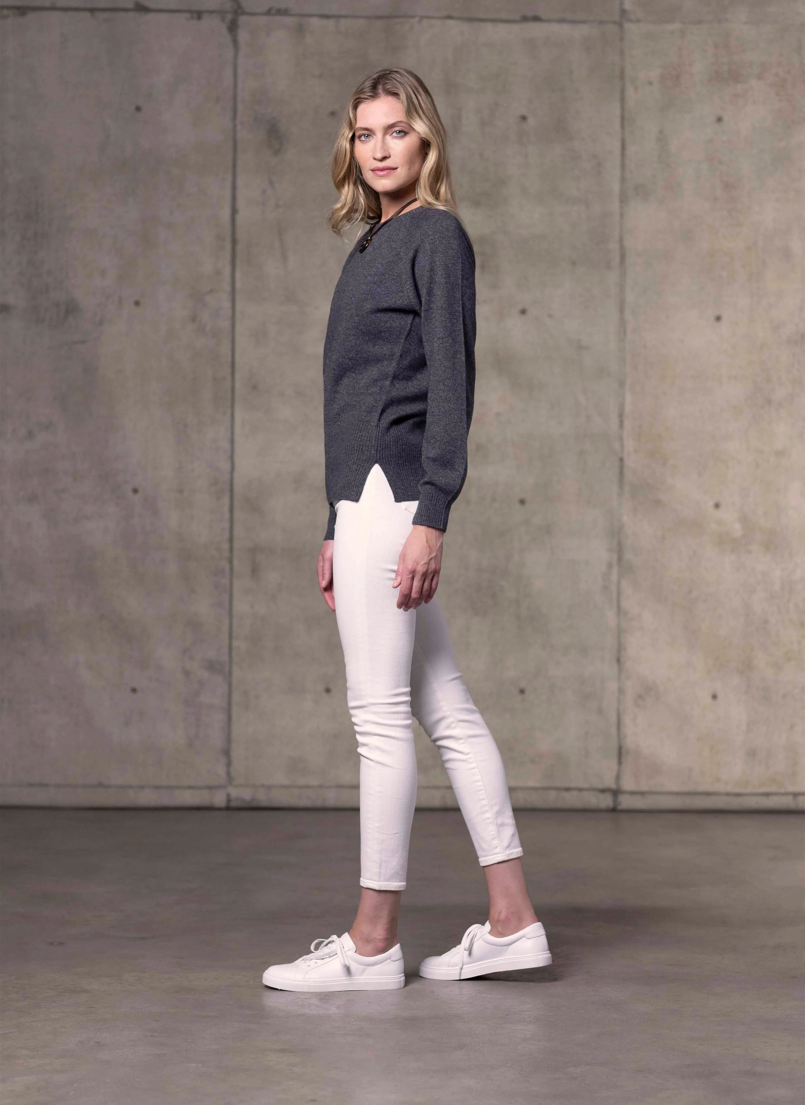 Women's Sofia Crew Neck Cashmere Sweater in Pewter