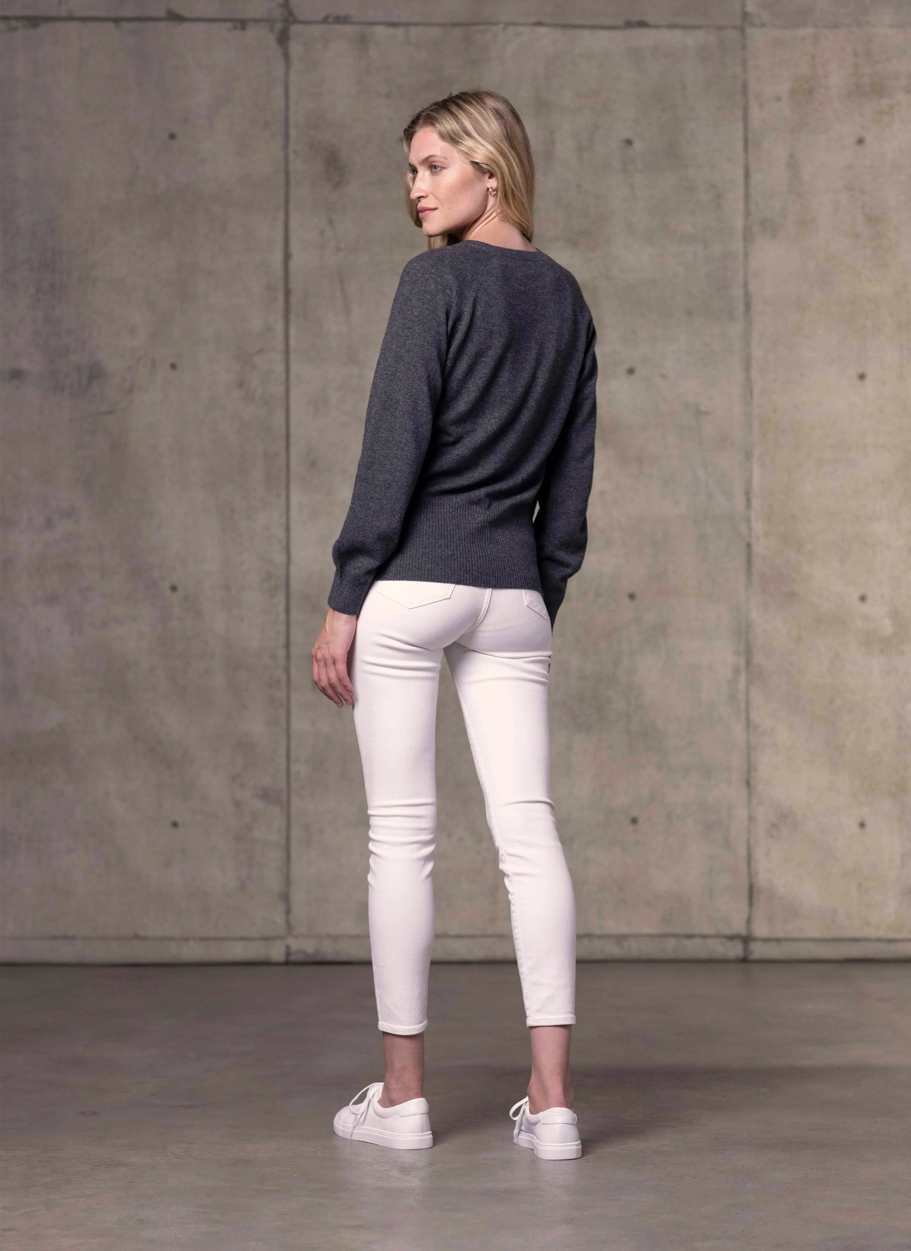 Women's Sofia Crew Neck Cashmere Sweater in Pewter