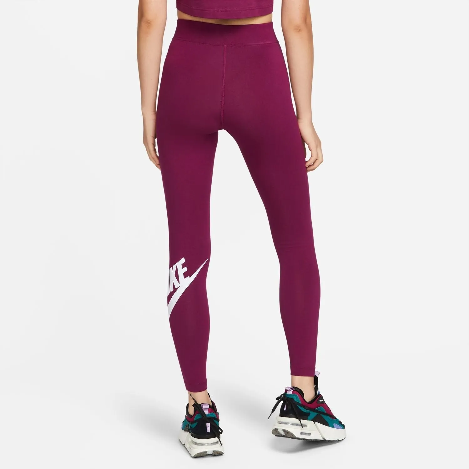 Women's Sportswear Essential Outfit